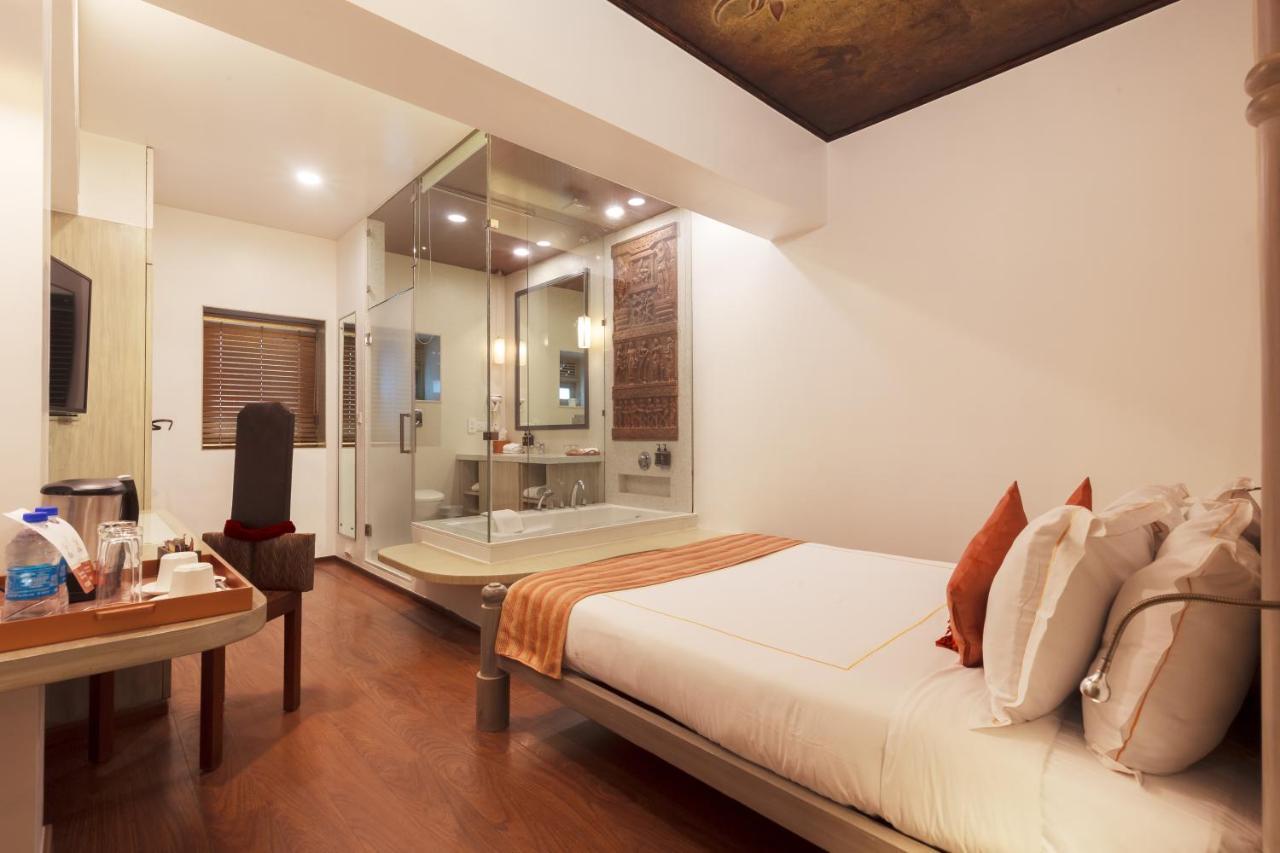 Le Sutra Hotel, Khar, Мумбаи Экстерьер фото
