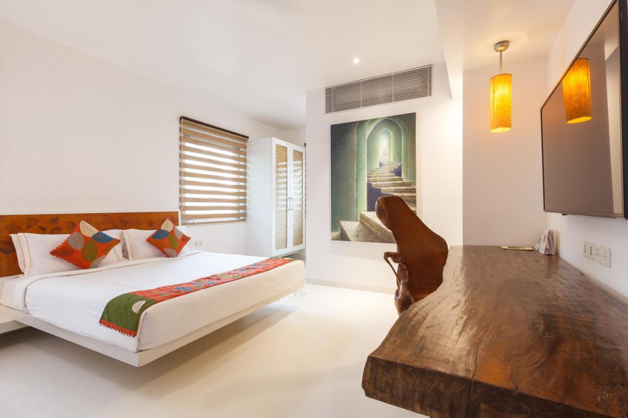 Le Sutra Hotel, Khar, Мумбаи Экстерьер фото
